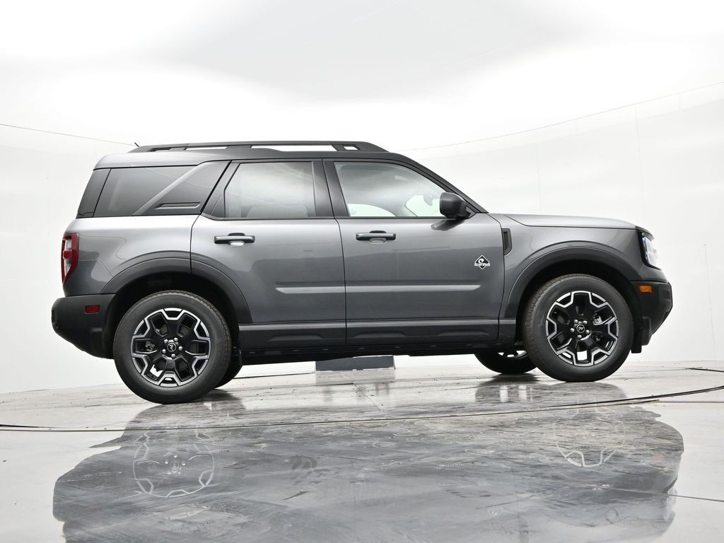 Ford Bronco Sport Vehicle Full-screen Gallery Image 24