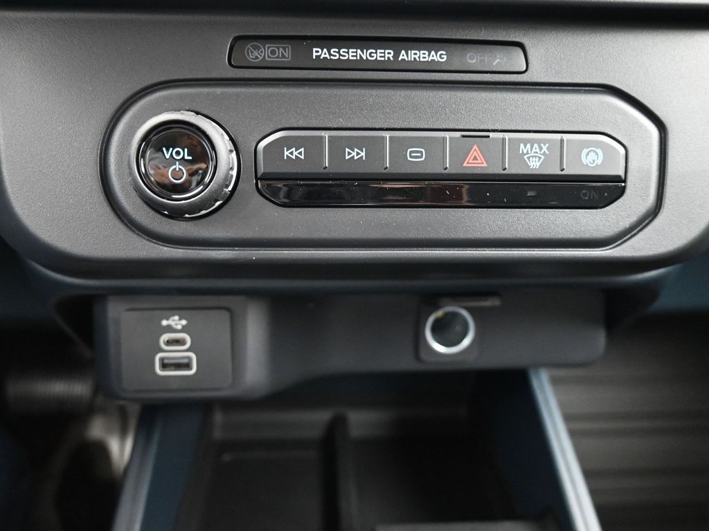 Ford Maverick Vehicle Full-screen Gallery Image 13