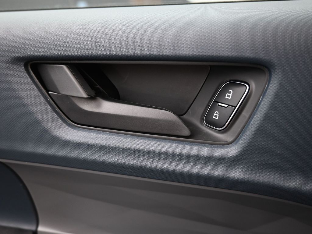 Ford Maverick Vehicle Full-screen Gallery Image 16