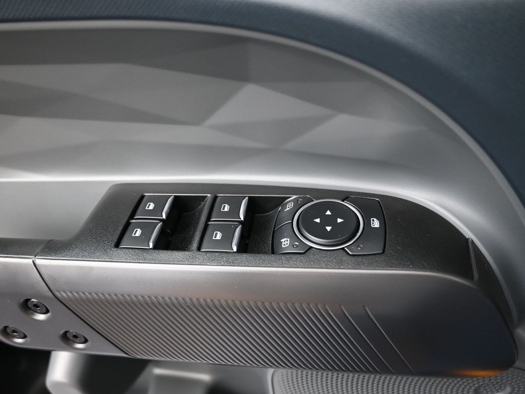 Ford Maverick Vehicle Full-screen Gallery Image 17