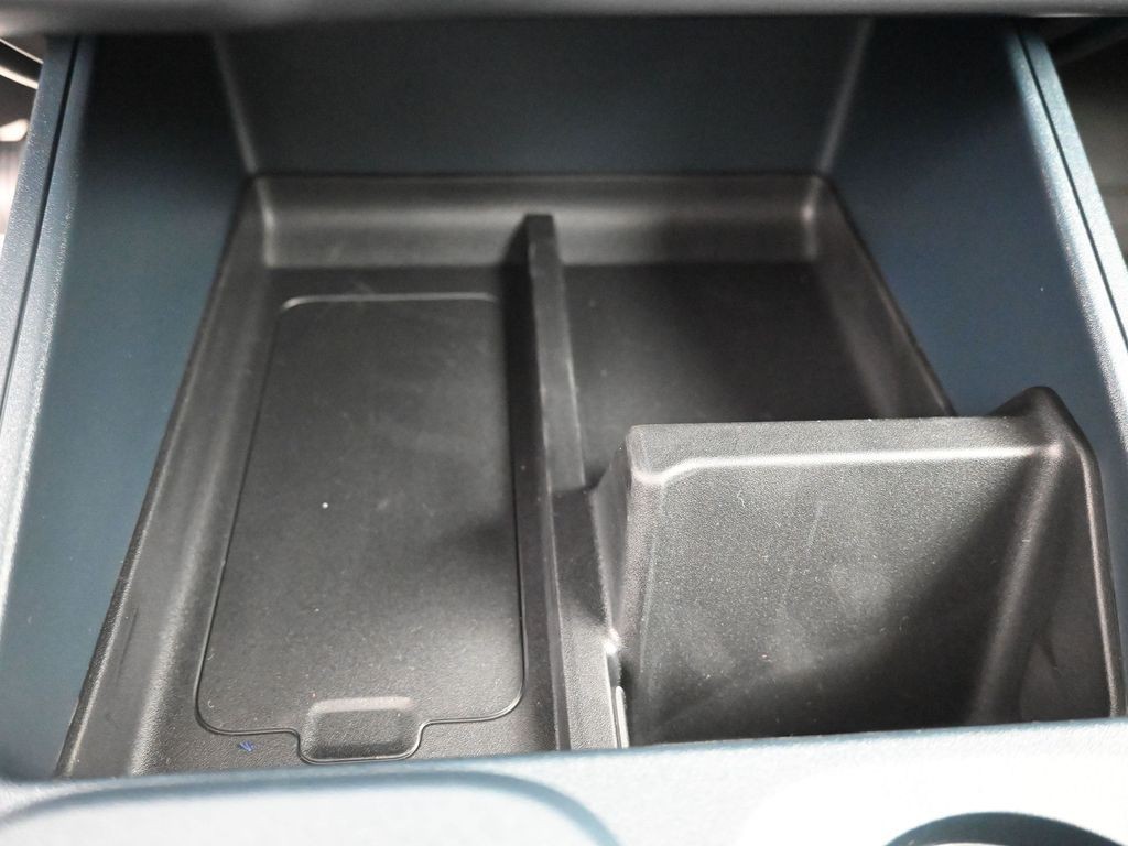 Ford Maverick Vehicle Full-screen Gallery Image 18