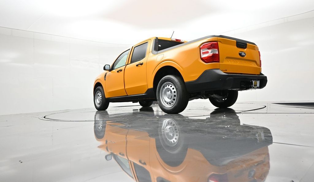 Ford Maverick Vehicle Full-screen Gallery Image 24