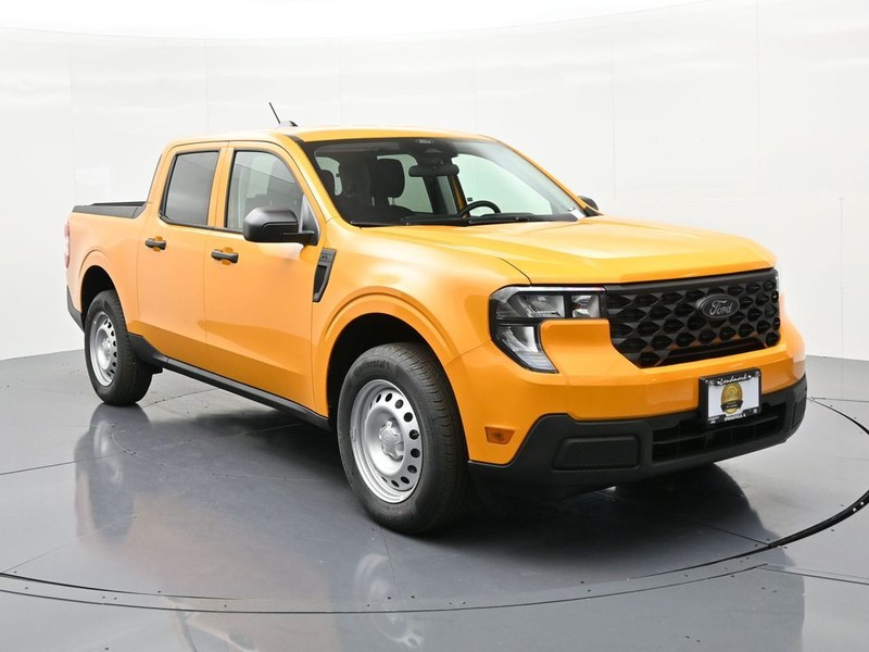 Ford Maverick Vehicle Full-screen Gallery Image 4