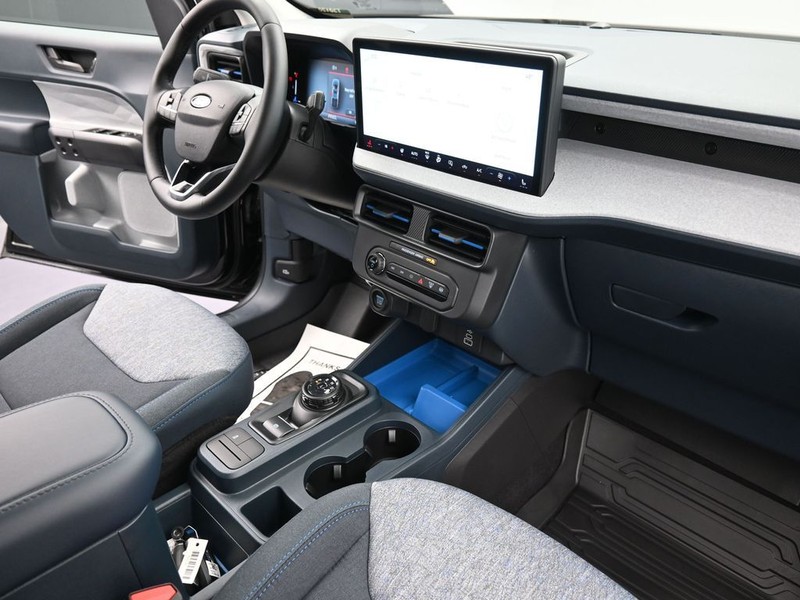 Ford Maverick Vehicle Full-screen Gallery Image 10