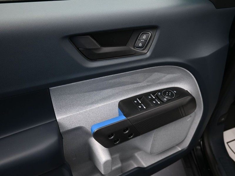 Ford Maverick Vehicle Full-screen Gallery Image 12