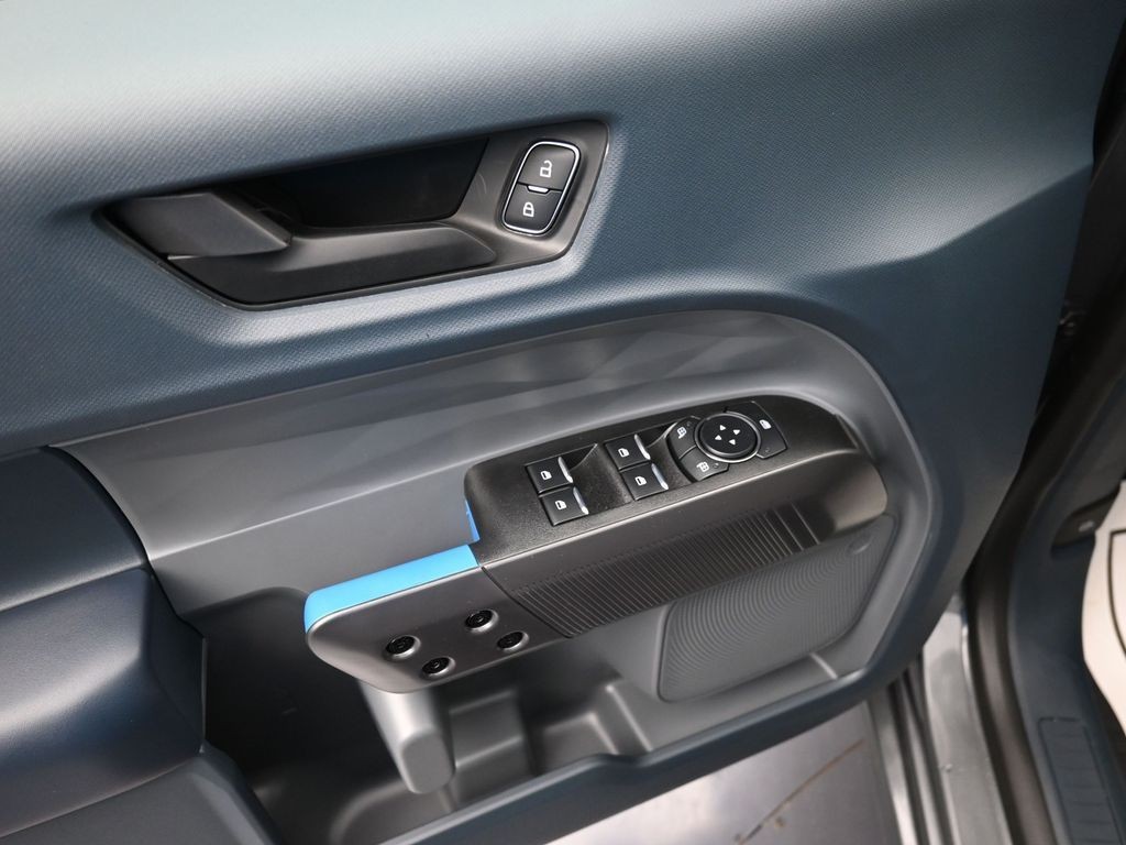 Ford Maverick Vehicle Full-screen Gallery Image 16