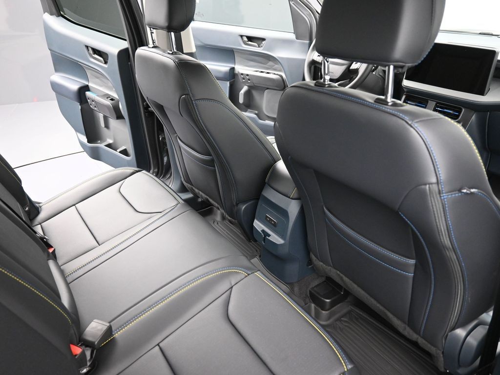 Ford Maverick Vehicle Full-screen Gallery Image 18