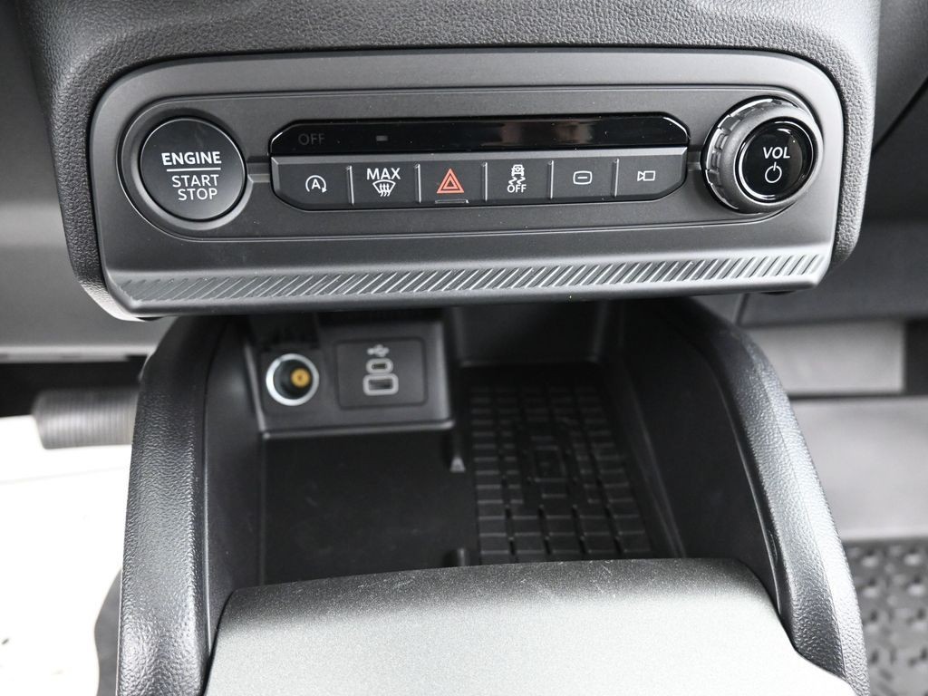 Ford Bronco Sport Vehicle Full-screen Gallery Image 14