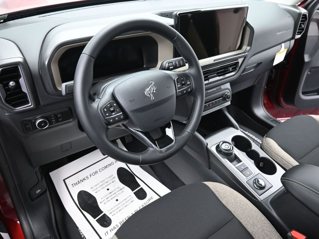 Ford Bronco Sport Vehicle Full-screen Gallery Image 16