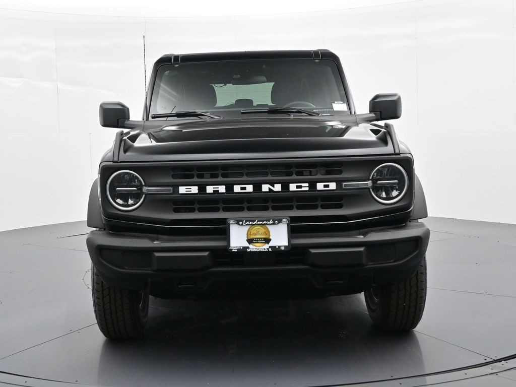 Ford Bronco Vehicle Full-screen Gallery Image 3