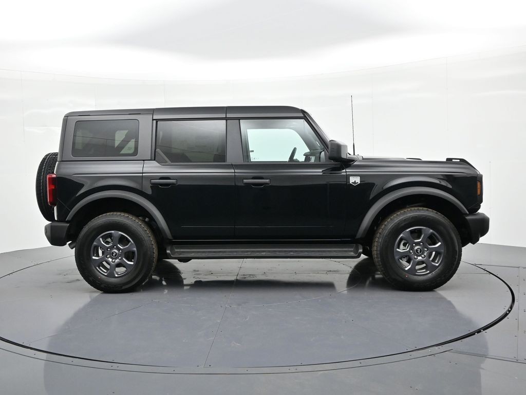 Ford Bronco Vehicle Full-screen Gallery Image 5