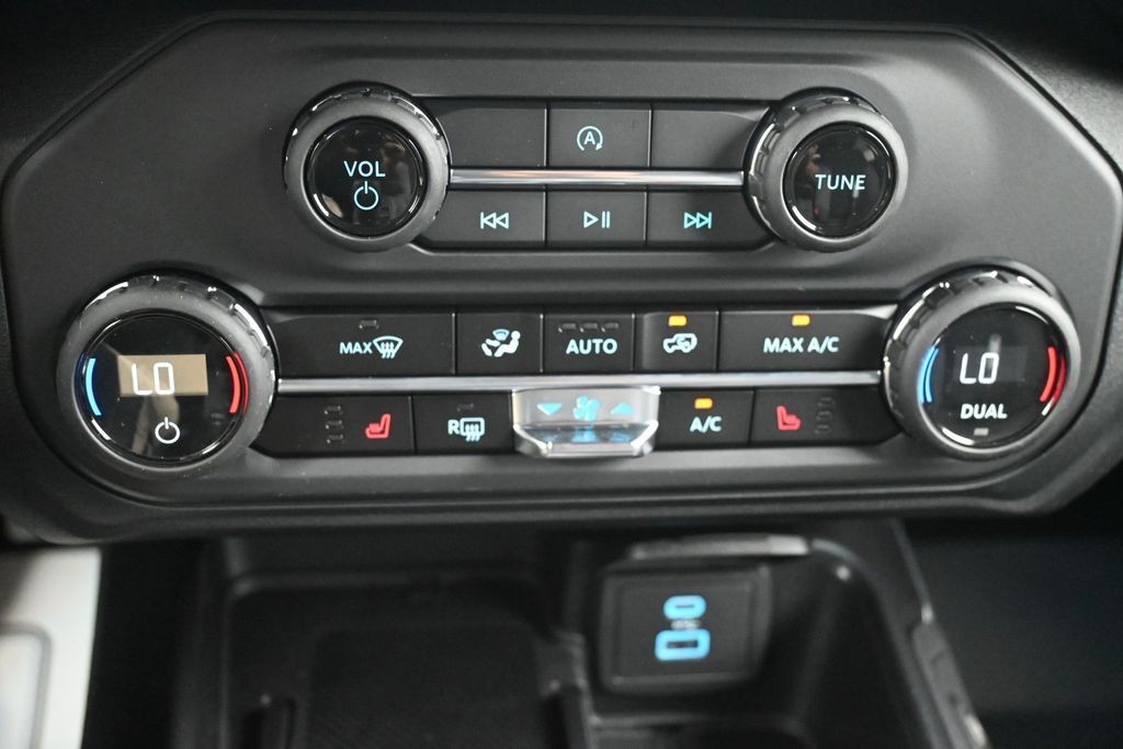 Ford Bronco Vehicle Full-screen Gallery Image 12