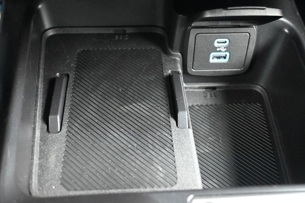 Ford Bronco Vehicle Full-screen Gallery Image 13