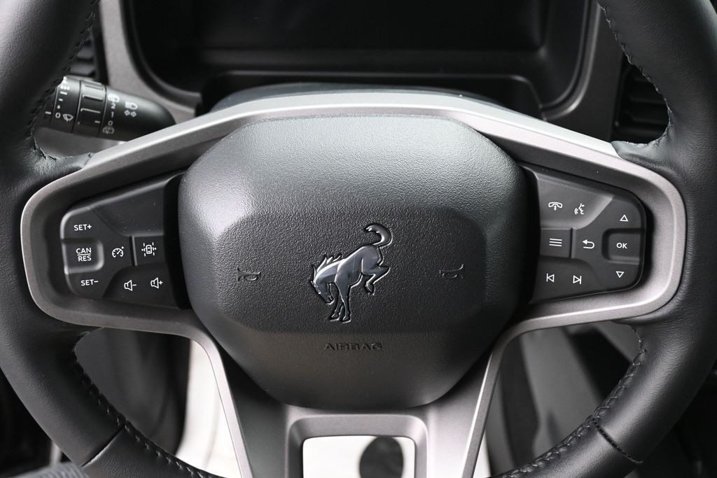 Ford Bronco Vehicle Full-screen Gallery Image 18