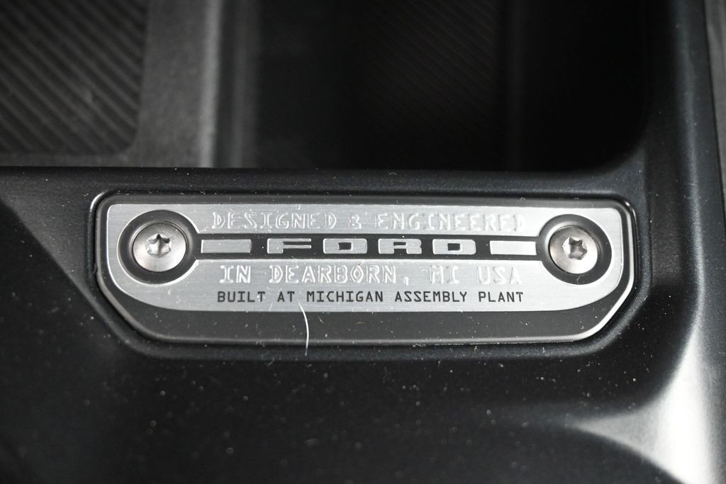 Ford Bronco Vehicle Full-screen Gallery Image 24