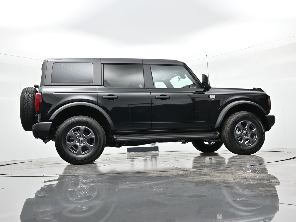 Ford Bronco Vehicle Full-screen Gallery Image 33