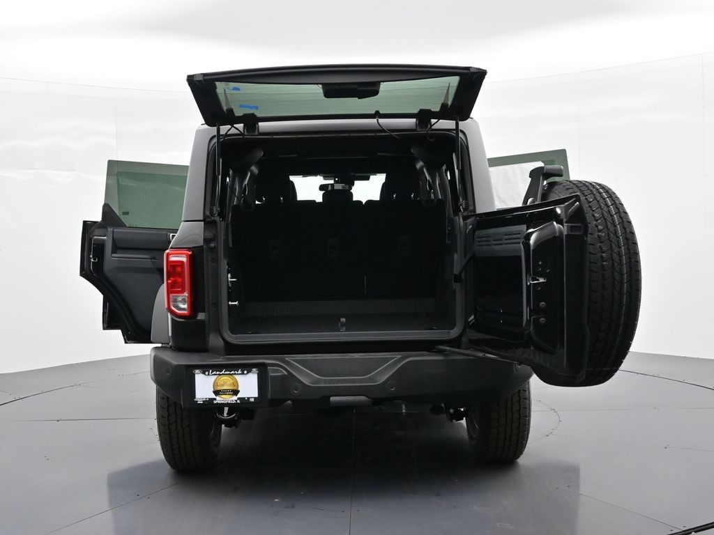 Ford Bronco Vehicle Full-screen Gallery Image 37