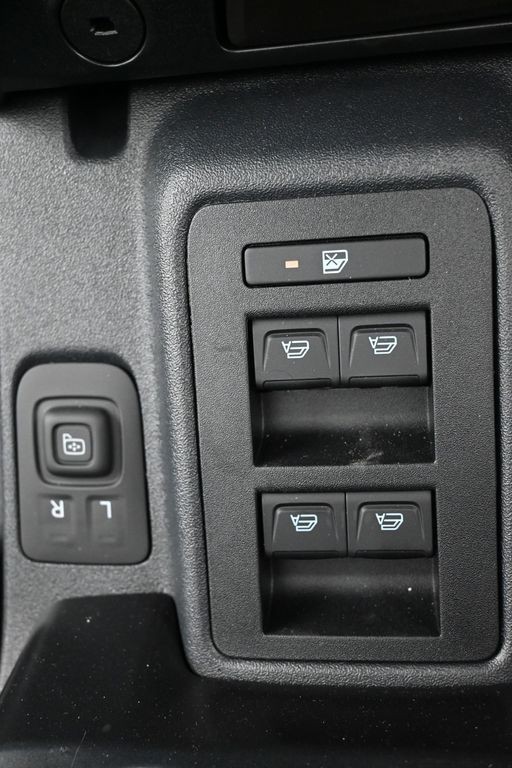 Ford Bronco Vehicle Full-screen Gallery Image 15