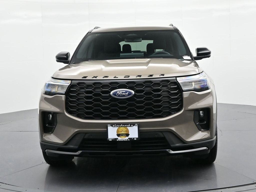 Ford Explorer Vehicle Full-screen Gallery Image 3