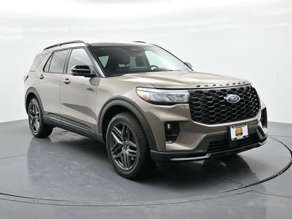 Ford Explorer Vehicle Full-screen Gallery Image 4