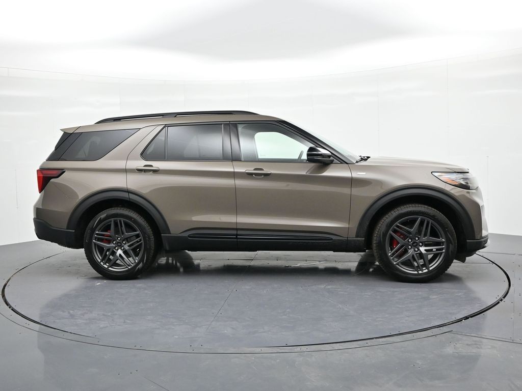 Ford Explorer Vehicle Full-screen Gallery Image 5