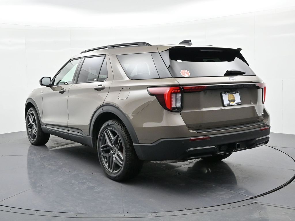 Ford Explorer Vehicle Full-screen Gallery Image 8
