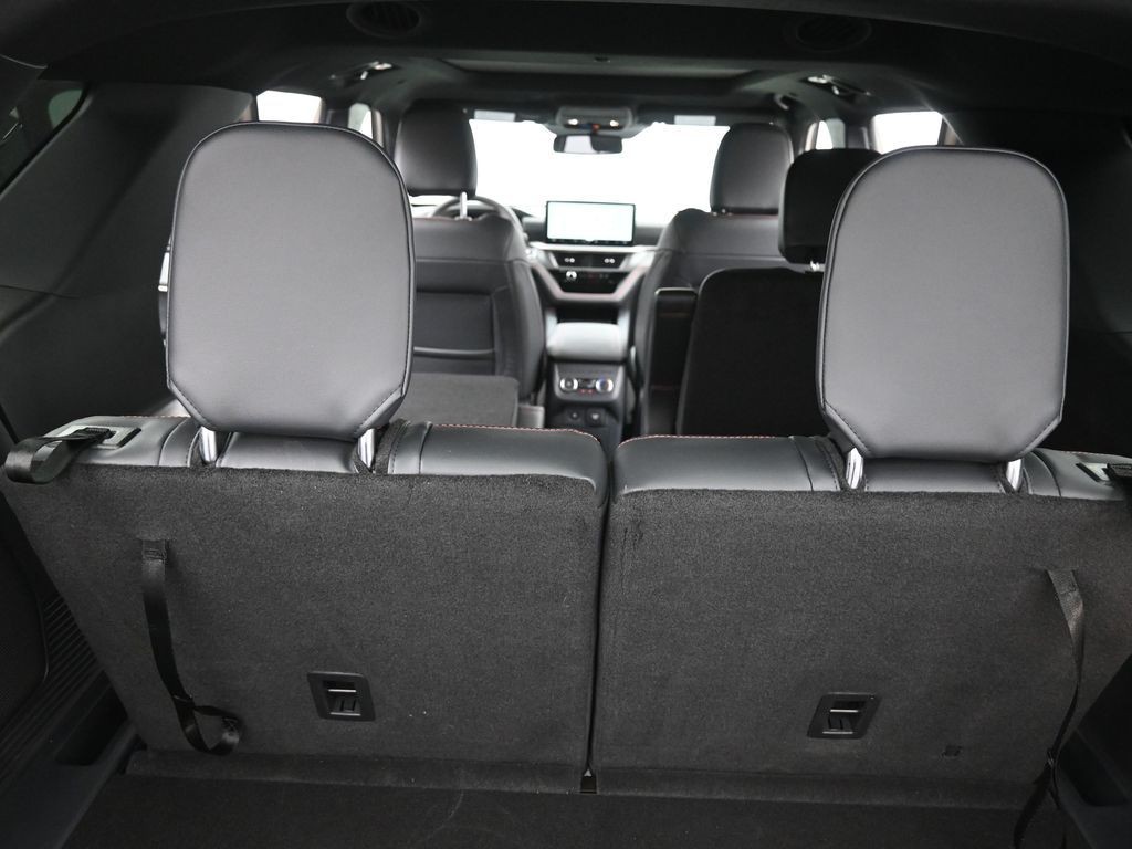 Ford Explorer Vehicle Full-screen Gallery Image 11