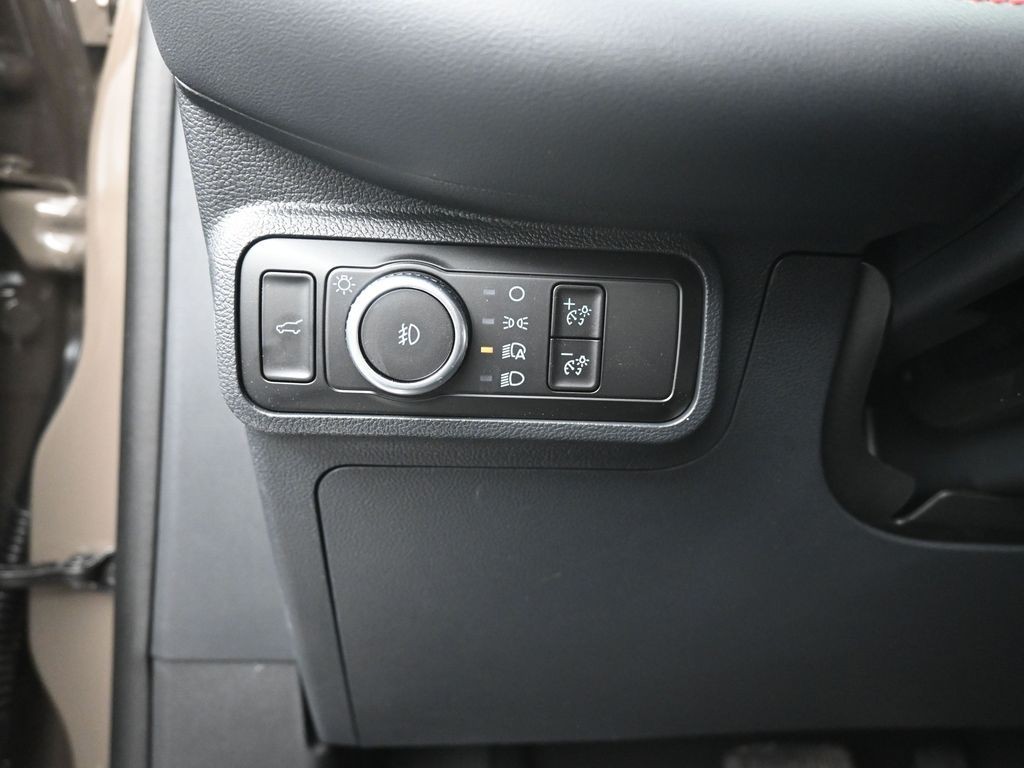 Ford Explorer Vehicle Full-screen Gallery Image 13