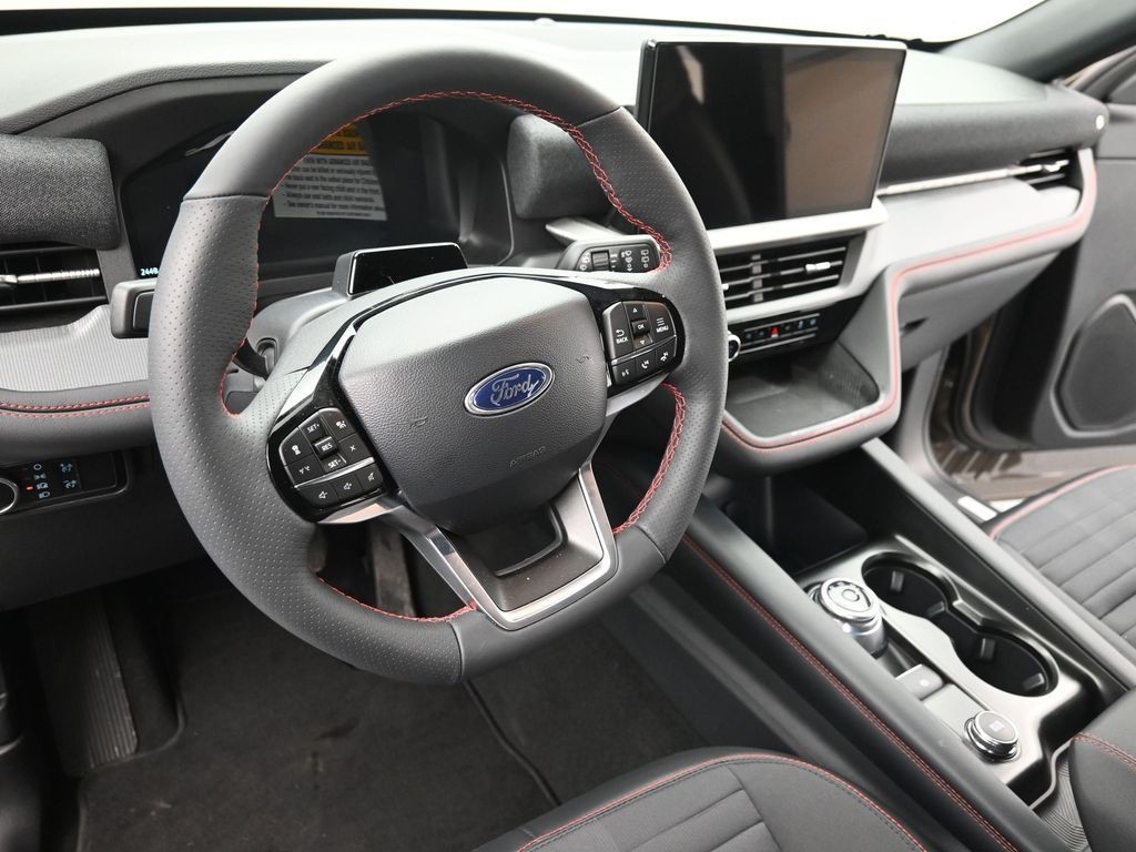 Ford Explorer Vehicle Full-screen Gallery Image 18