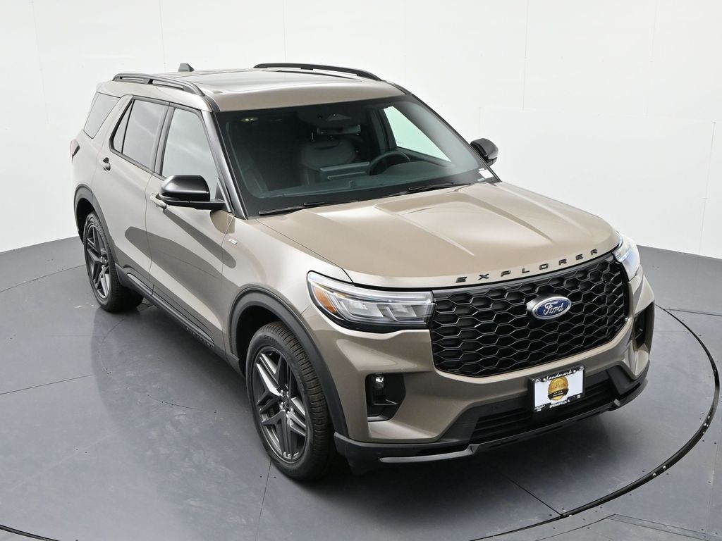 Ford Explorer Vehicle Full-screen Gallery Image 19