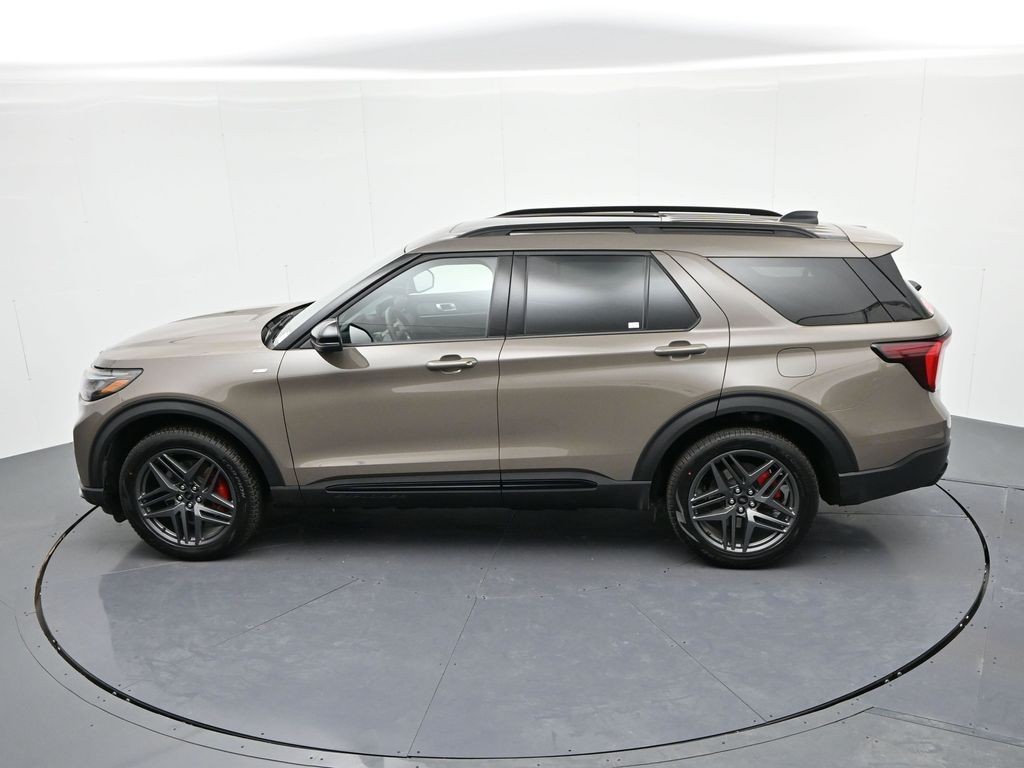 Ford Explorer Vehicle Full-screen Gallery Image 22