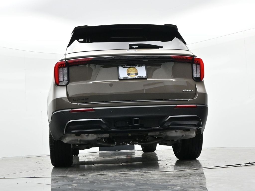 Ford Explorer Vehicle Full-screen Gallery Image 24