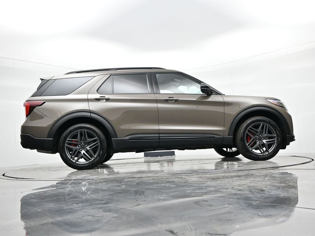 Ford Explorer Vehicle Full-screen Gallery Image 26