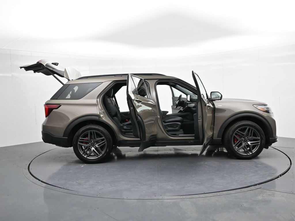 Ford Explorer Vehicle Full-screen Gallery Image 27