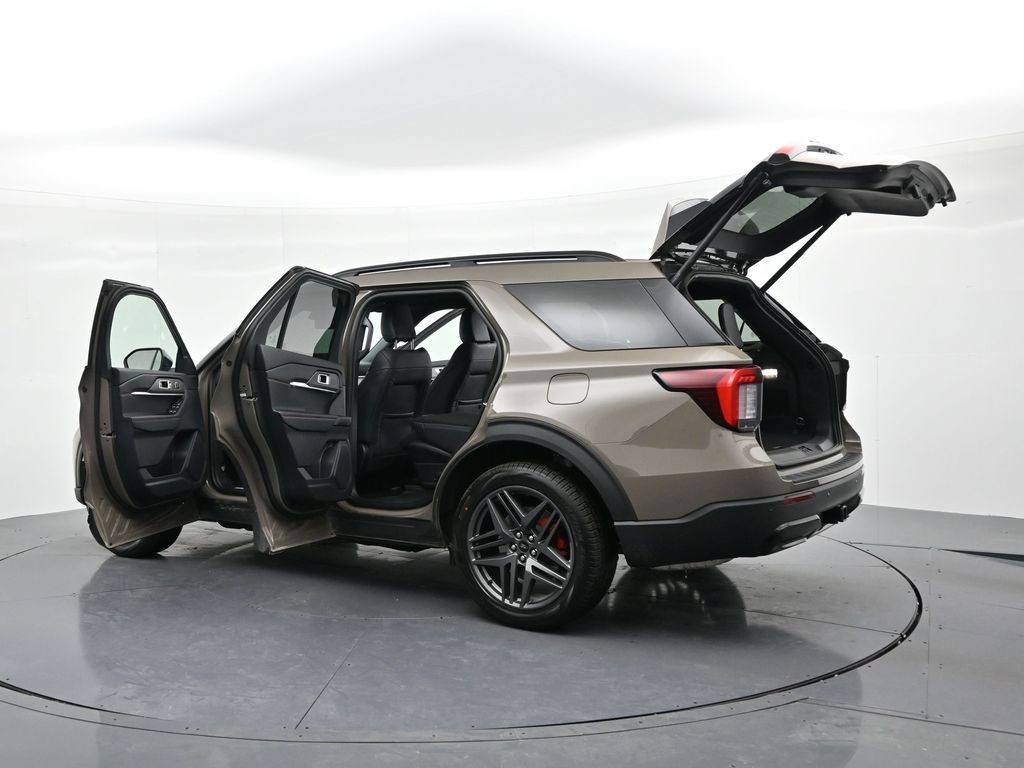 Ford Explorer Vehicle Full-screen Gallery Image 28