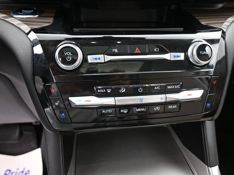 Ford Explorer Vehicle Full-screen Gallery Image 14