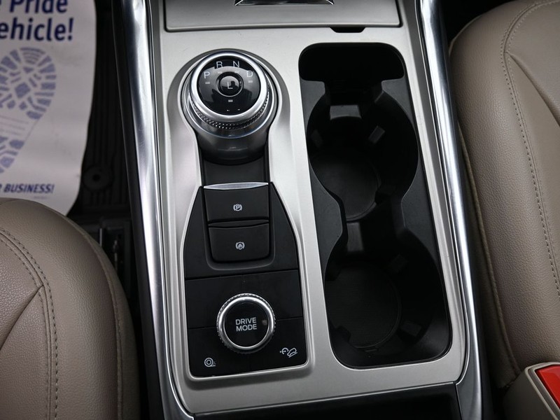 Ford Explorer Vehicle Full-screen Gallery Image 15