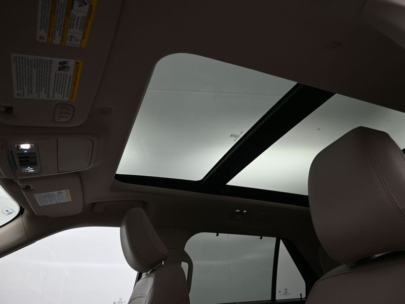 Ford Explorer Vehicle Full-screen Gallery Image 17