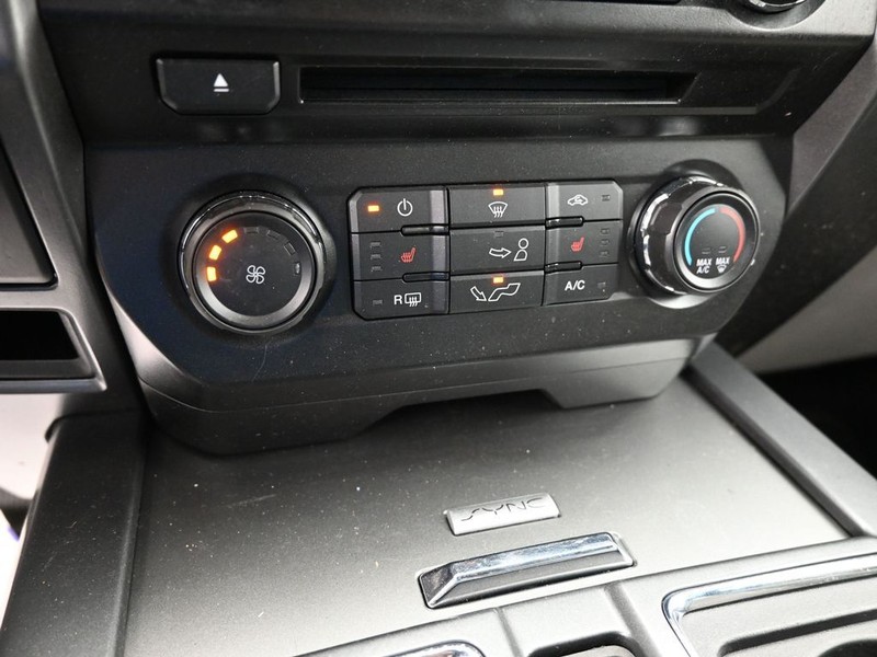 Ford F-150 Vehicle Full-screen Gallery Image 11