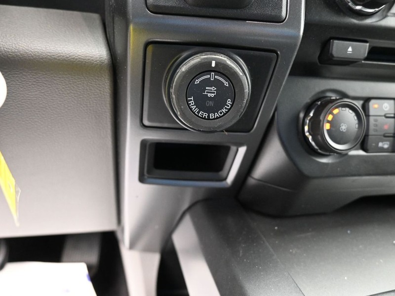 Ford F-150 Vehicle Full-screen Gallery Image 12