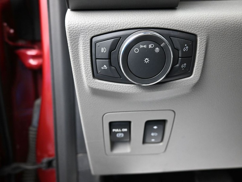 Ford F-150 Vehicle Full-screen Gallery Image 14