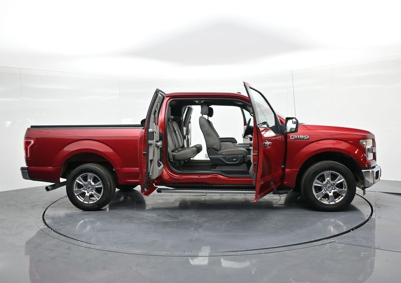 Ford F-150 Vehicle Full-screen Gallery Image 24