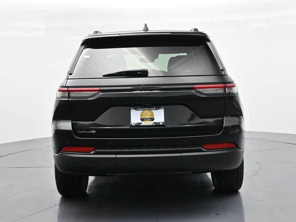 Jeep Grand Cherokee Vehicle Full-screen Gallery Image 7