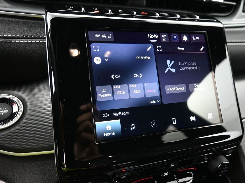 Jeep Grand Cherokee Vehicle Full-screen Gallery Image 13