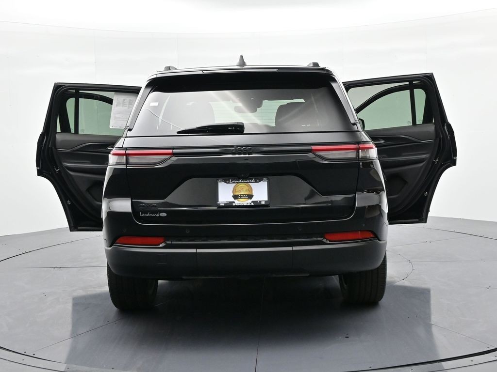 Jeep Grand Cherokee Vehicle Full-screen Gallery Image 28