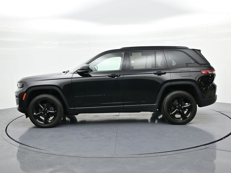 Jeep Grand Cherokee Vehicle Full-screen Gallery Image 9