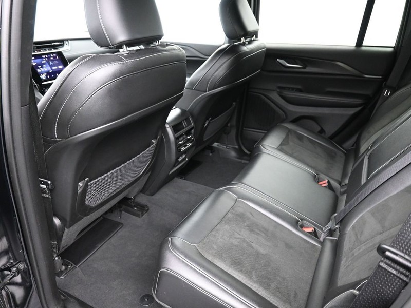 Jeep Grand Cherokee Vehicle Full-screen Gallery Image 10