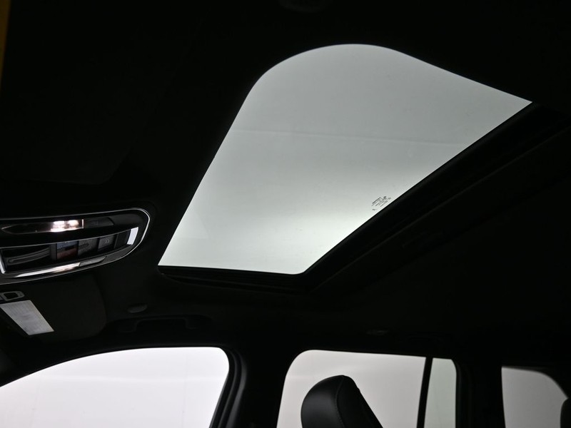 Jeep Grand Cherokee Vehicle Full-screen Gallery Image 16