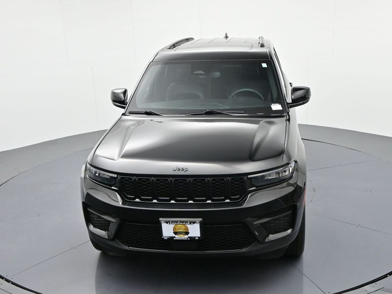 Jeep Grand Cherokee Vehicle Full-screen Gallery Image 18