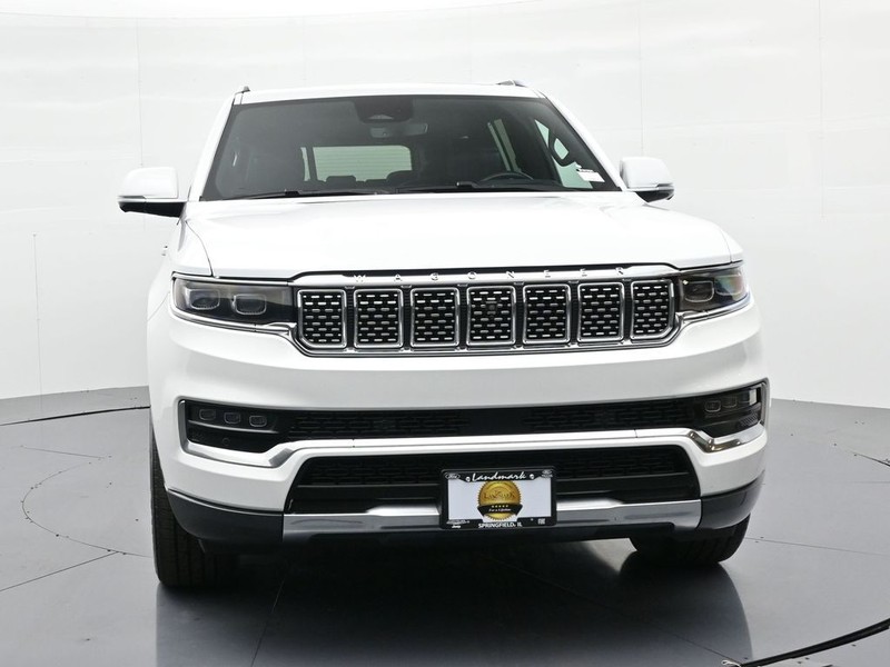 Jeep Grand Wagoneer Vehicle Full-screen Gallery Image 3